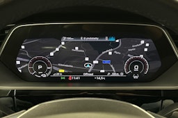 musta Audi e-tron 2022 kuva 23.