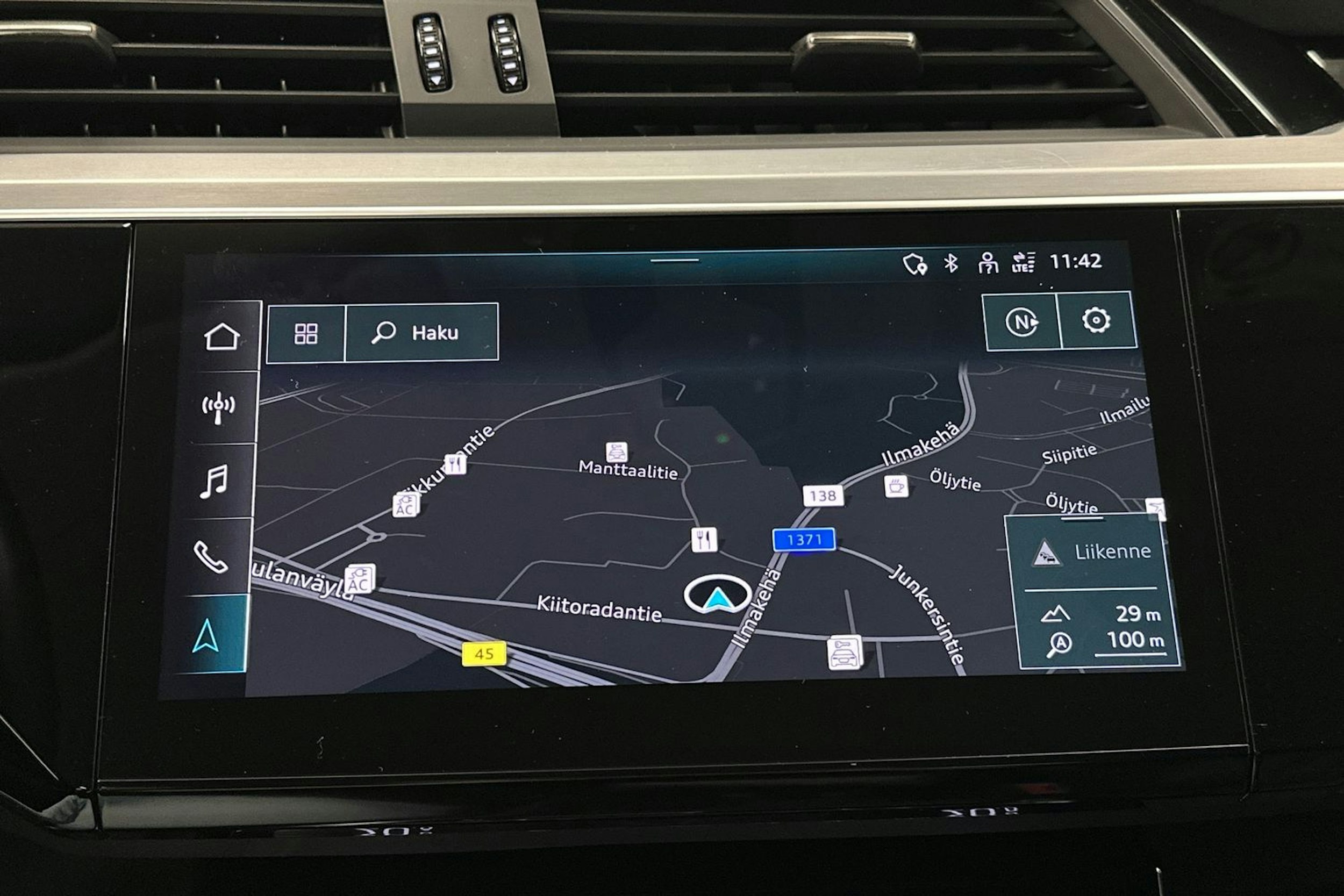 musta Audi e-tron 2022 kuva 26.