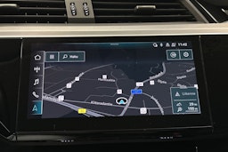 musta Audi e-tron 2022 kuva 26.