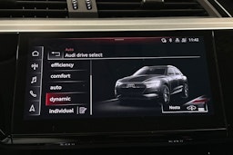musta Audi e-tron 2022 kuva 28.