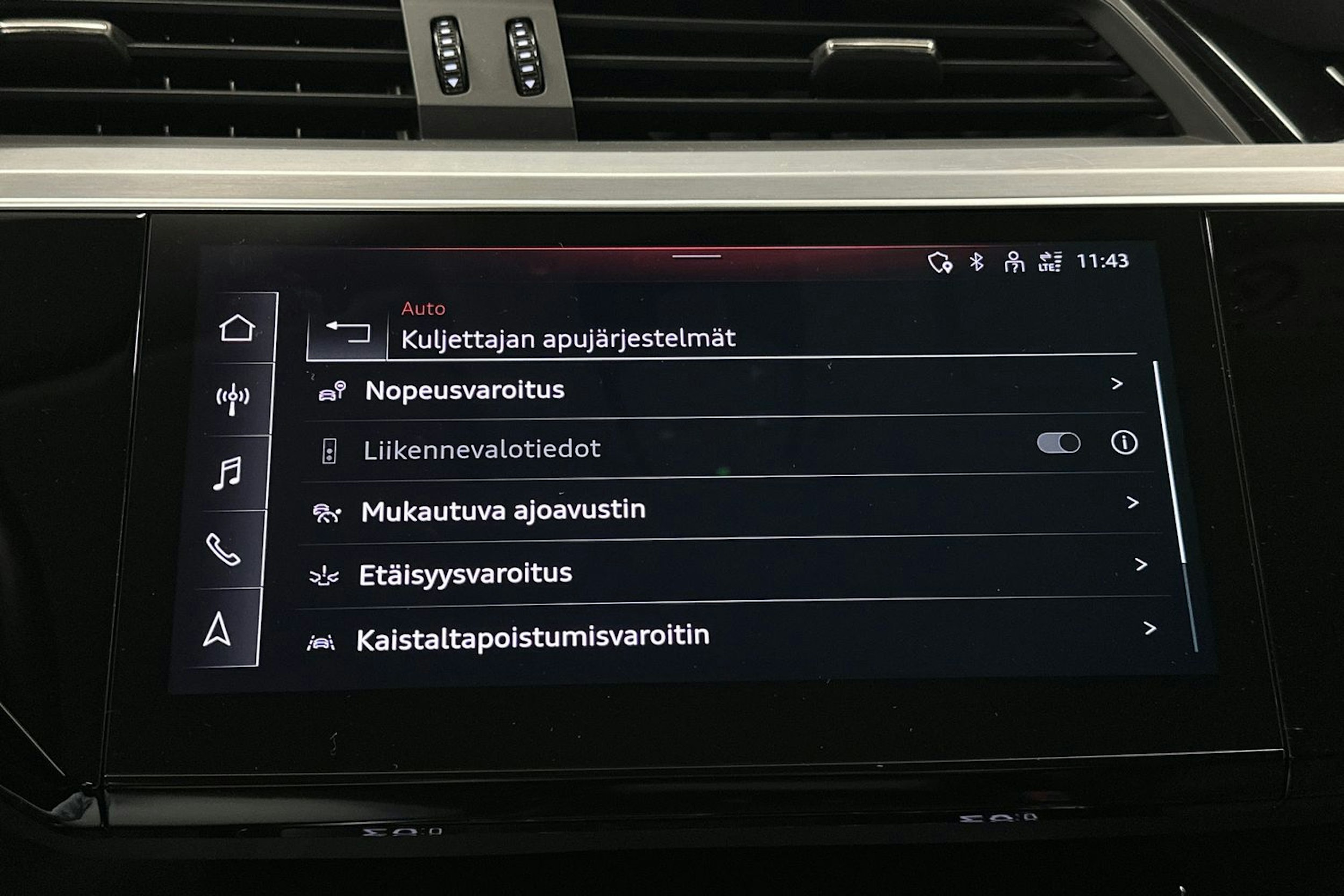 musta Audi e-tron 2022 kuva 32.