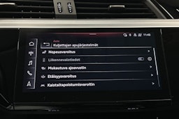 musta Audi e-tron 2022 kuva 32.
