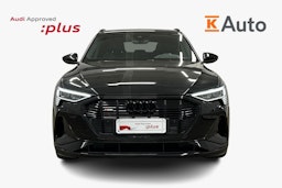 musta Audi e-tron 2022 kuva 5.