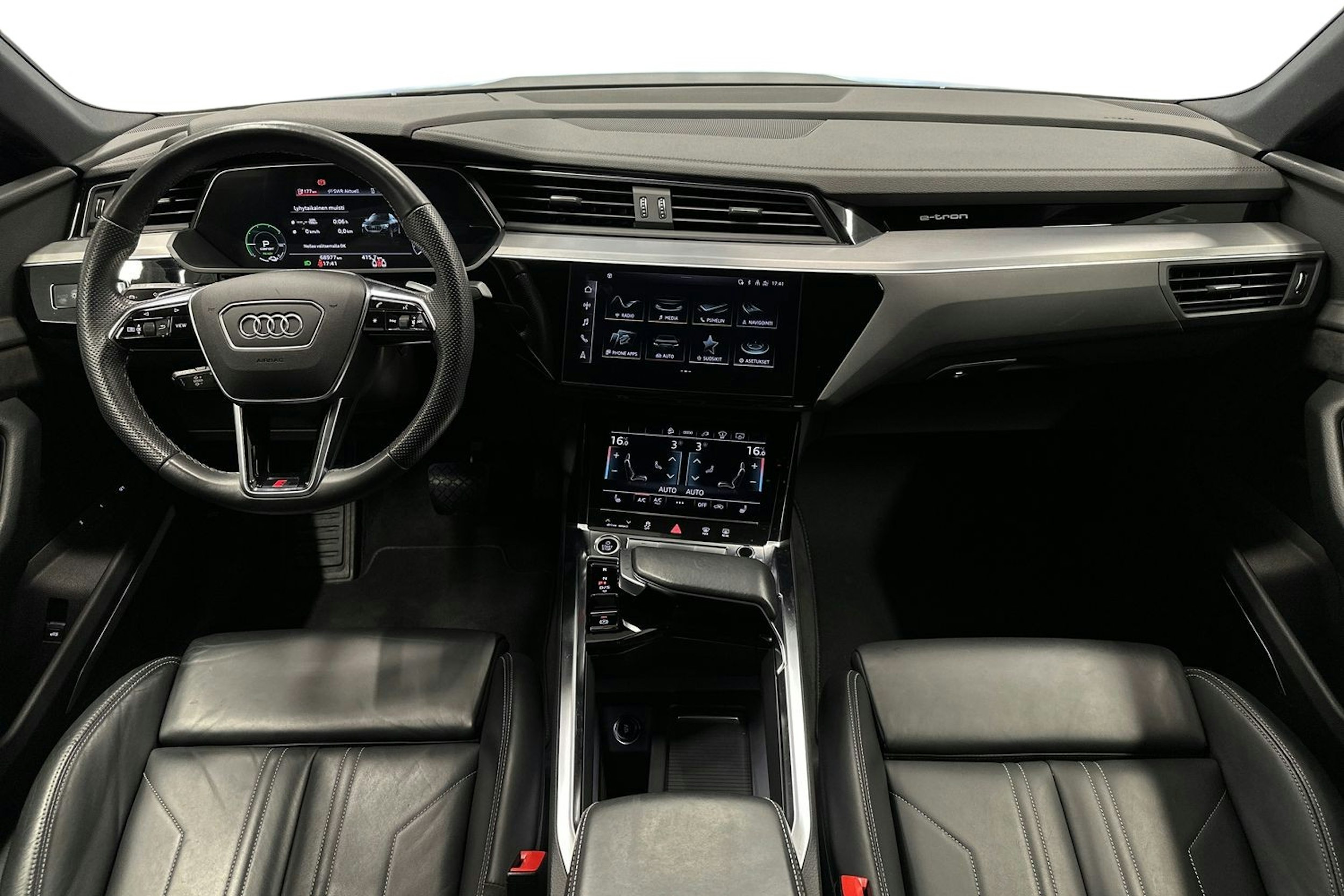musta Audi e-tron 2022 kuva 9.