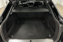 musta Audi e-tron 2022 kuva 13.