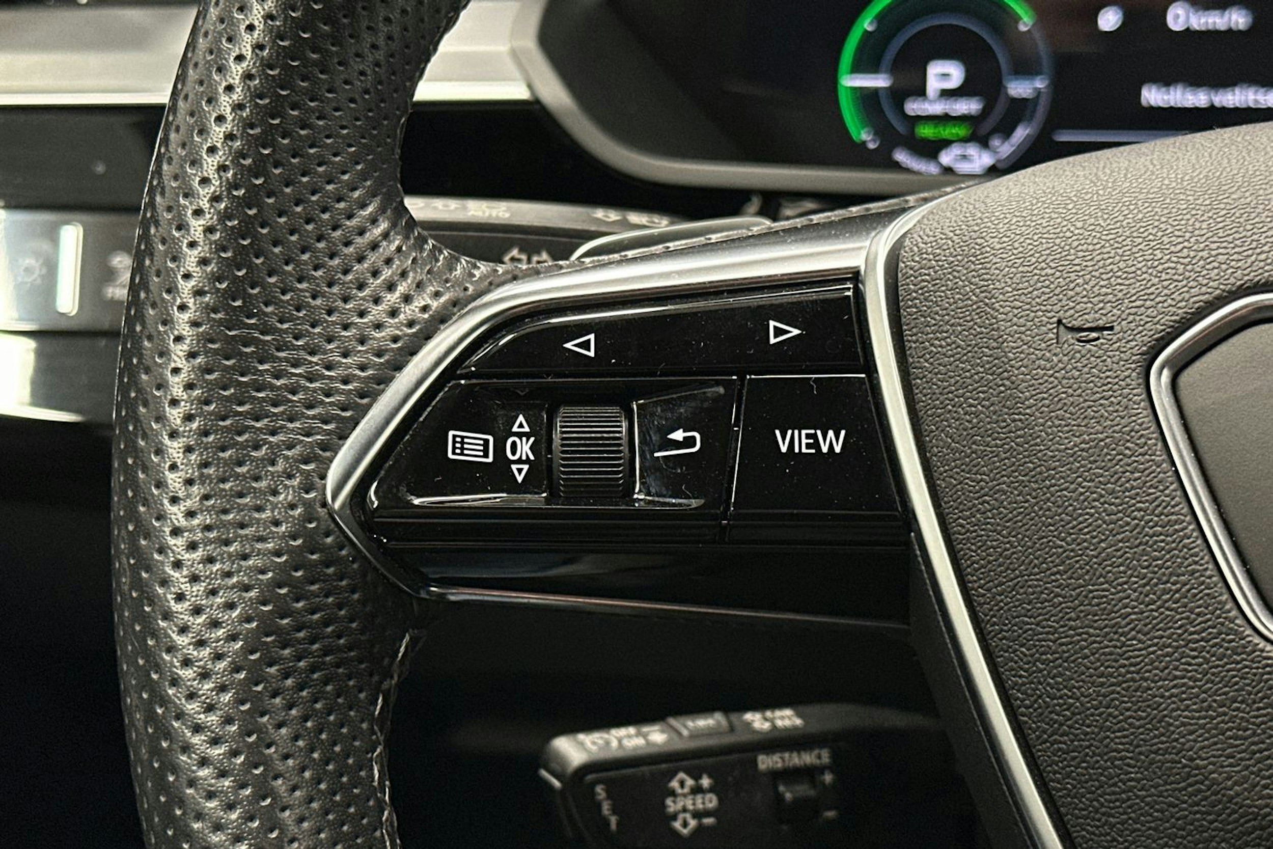 musta Audi e-tron 2022 kuva 22.
