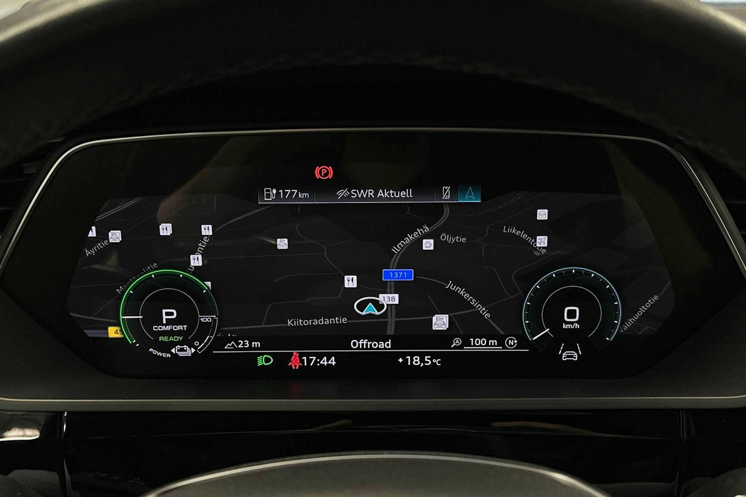 musta Audi e-tron 2022 kuva 25.