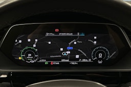 musta Audi e-tron 2022 kuva 25.
