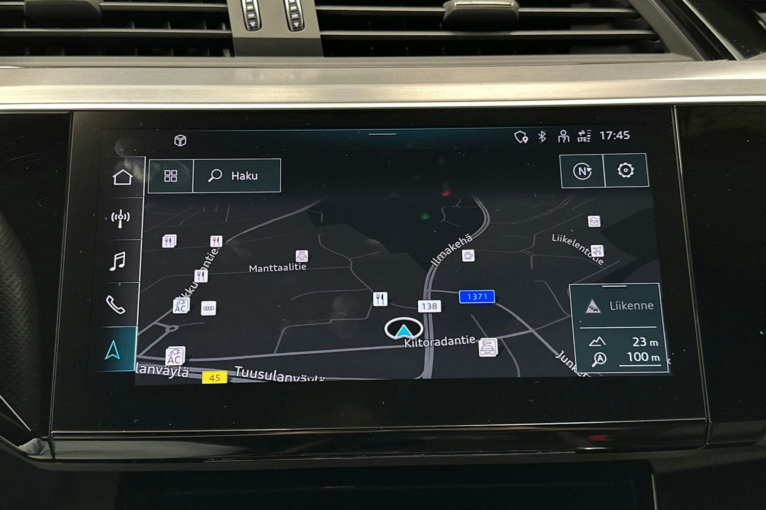 musta Audi e-tron 2022 kuva 28.