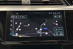 musta Audi e-tron 2022 kuva 28.