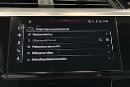 musta Audi e-tron 2022 kuva 32.