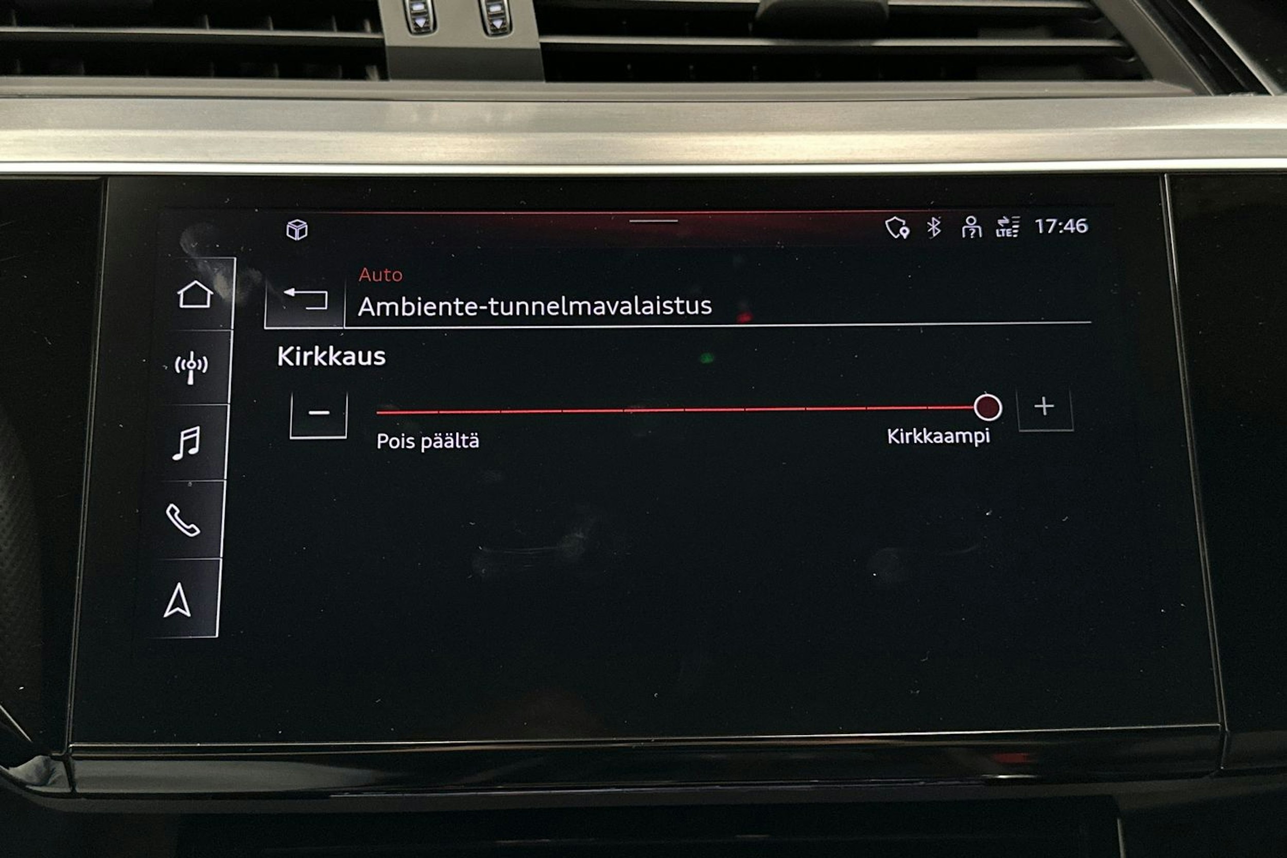 musta Audi e-tron 2022 kuva 34.