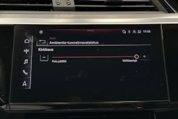 musta Audi e-tron 2022 kuva 34.
