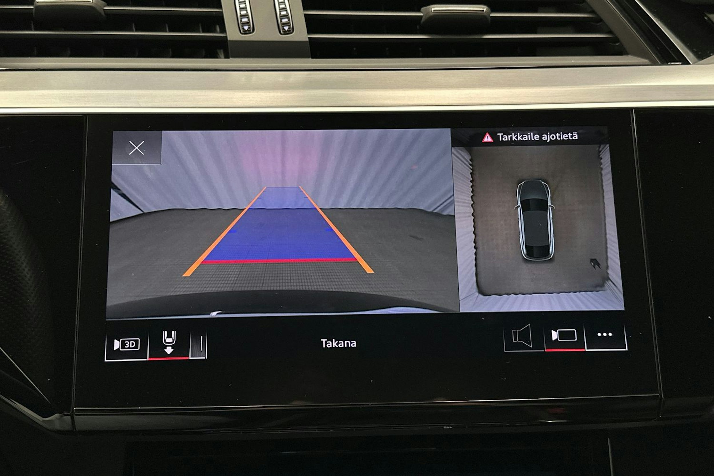 musta Audi e-tron 2022 kuva 35.