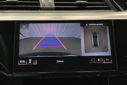 musta Audi e-tron 2022 kuva 35.