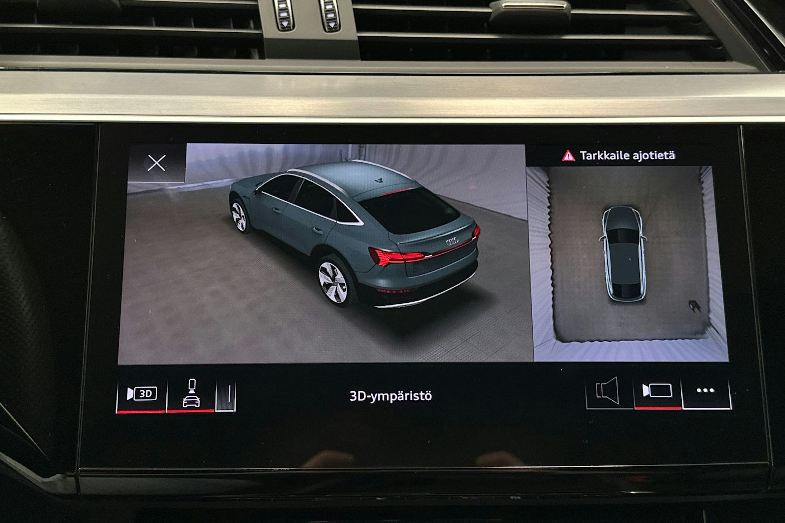 musta Audi e-tron 2022 kuva 36.