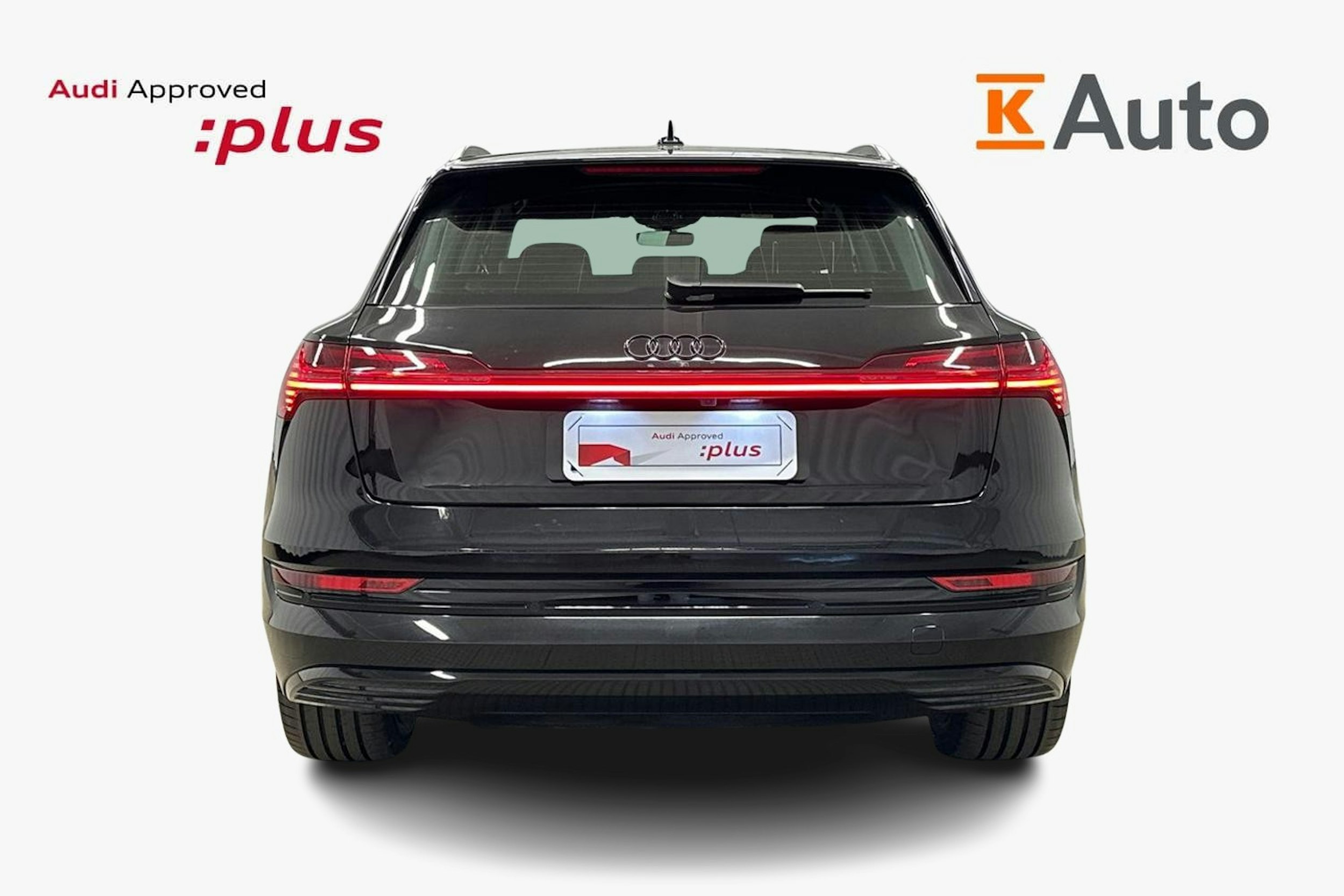 musta Audi e-tron 2022 kuva 3.