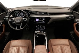 musta Audi e-tron 2022 kuva 9.