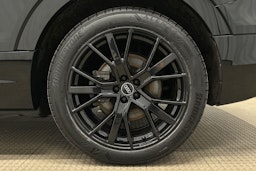 musta Audi e-tron 2022 kuva 12.