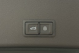 musta Audi e-tron 2022 kuva 14.