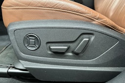 musta Audi e-tron 2022 kuva 17.