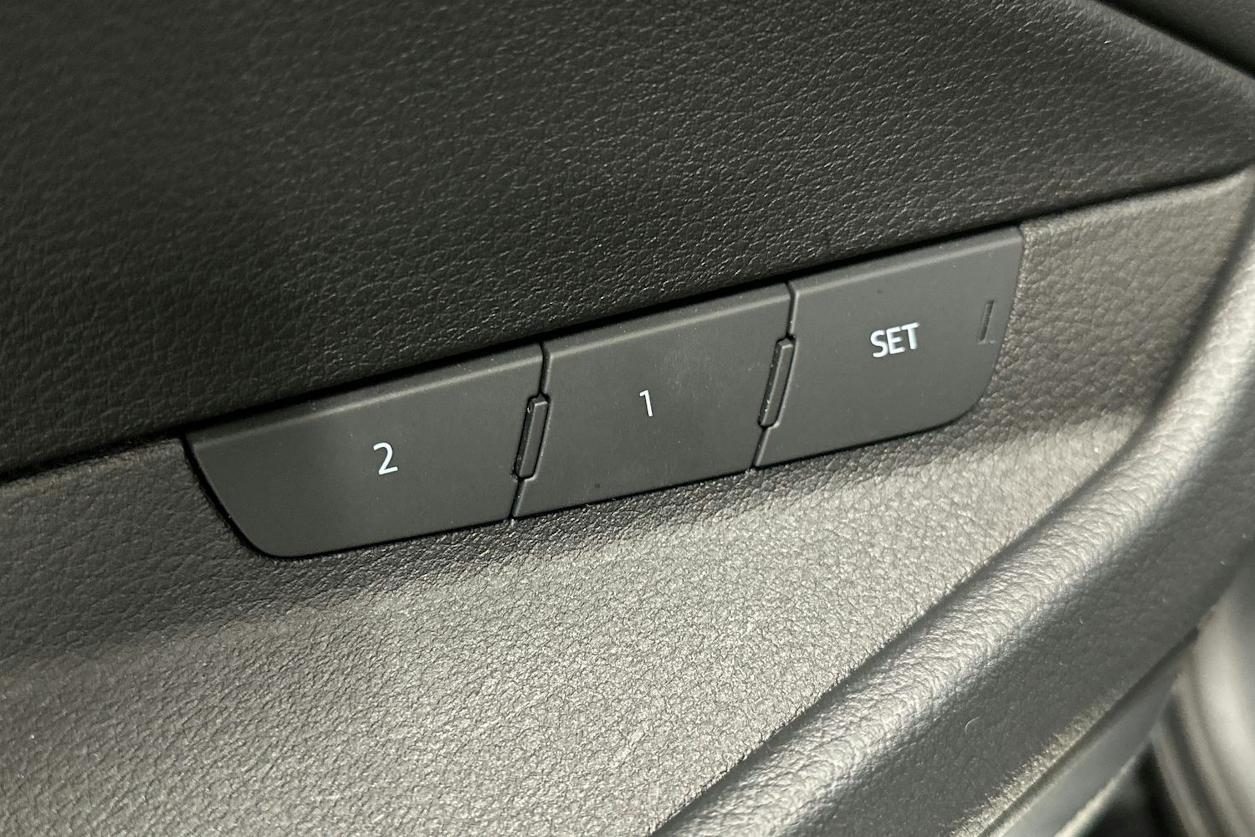 musta Audi e-tron 2022 kuva 18.