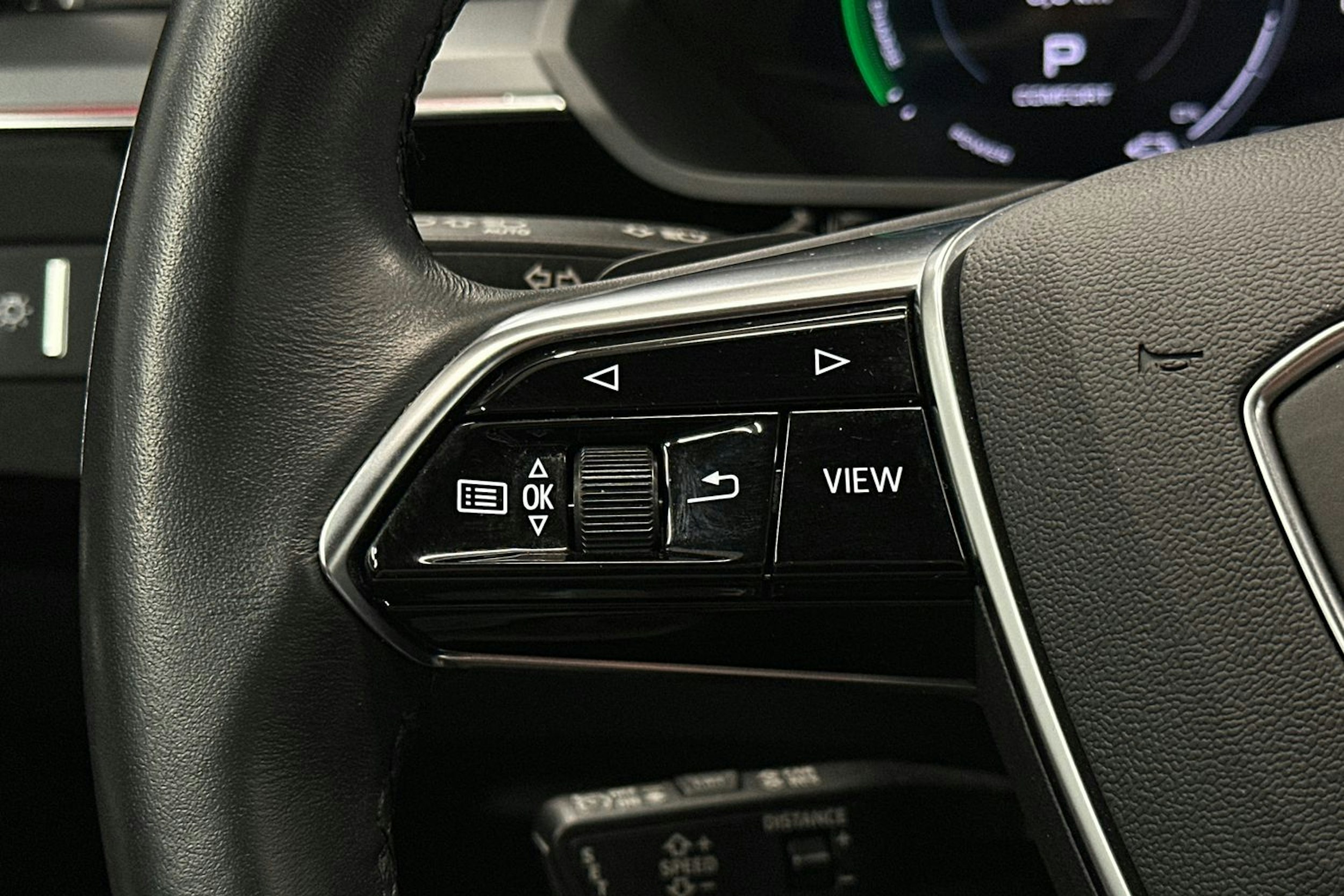 musta Audi e-tron 2022 kuva 19.