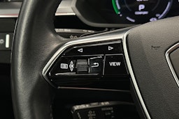 musta Audi e-tron 2022 kuva 19.