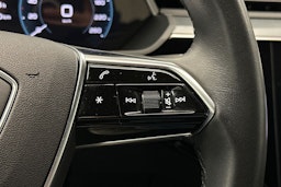 musta Audi e-tron 2022 kuva 20.