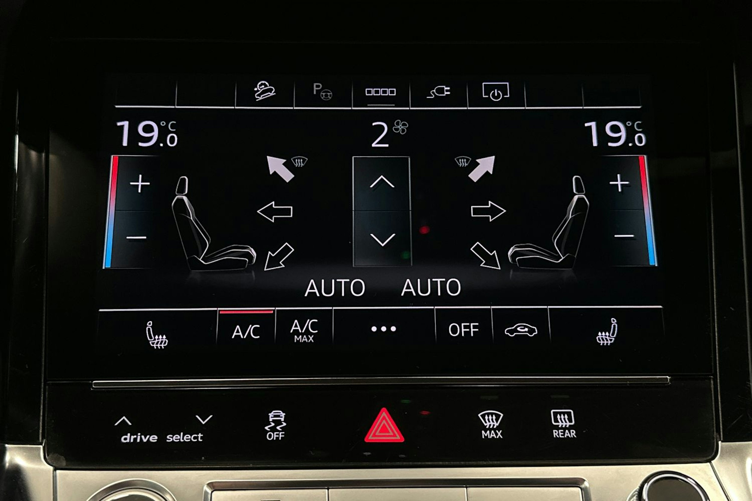 musta Audi e-tron 2022 kuva 23.