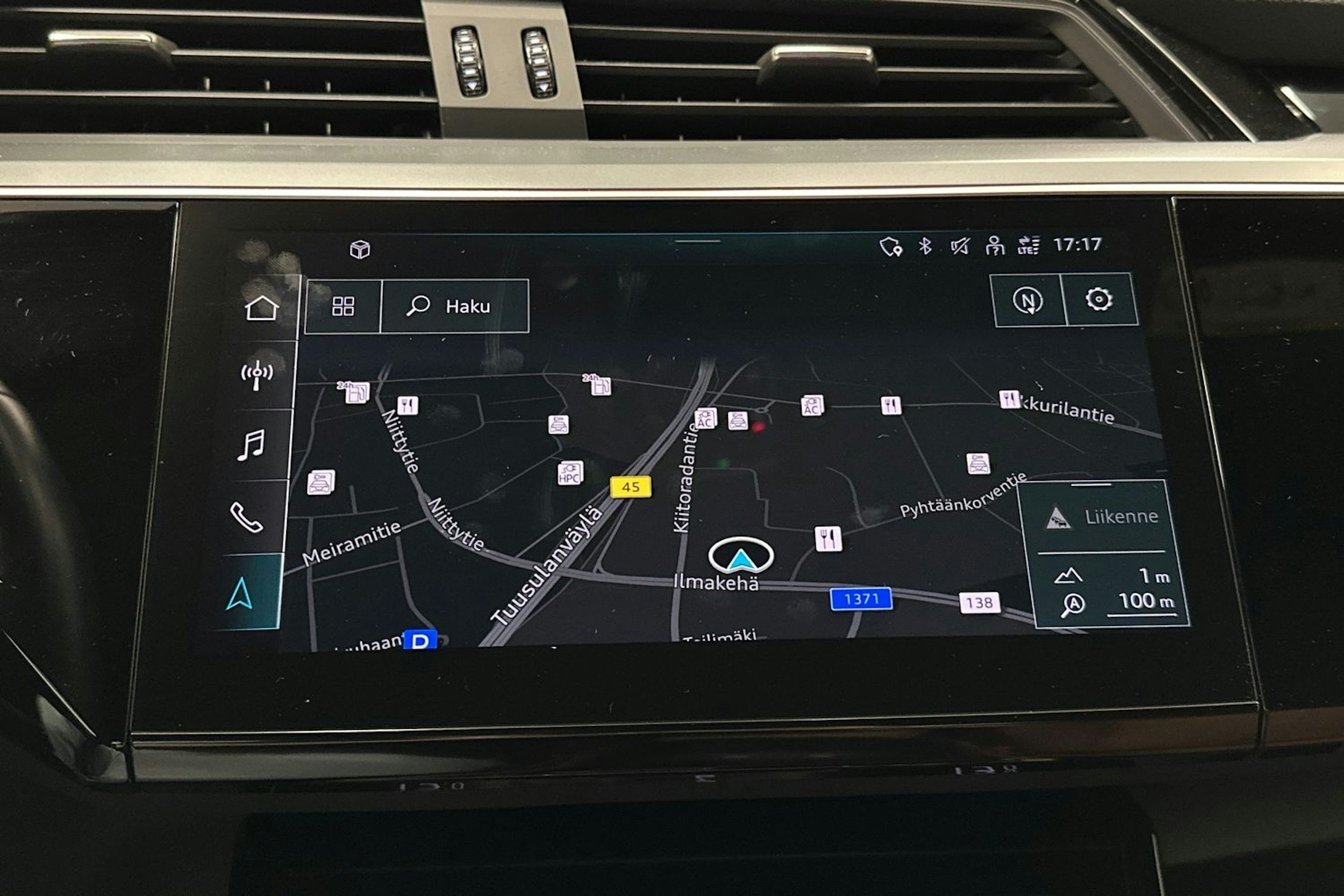 musta Audi e-tron 2022 kuva 25.