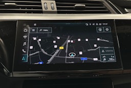 musta Audi e-tron 2022 kuva 25.