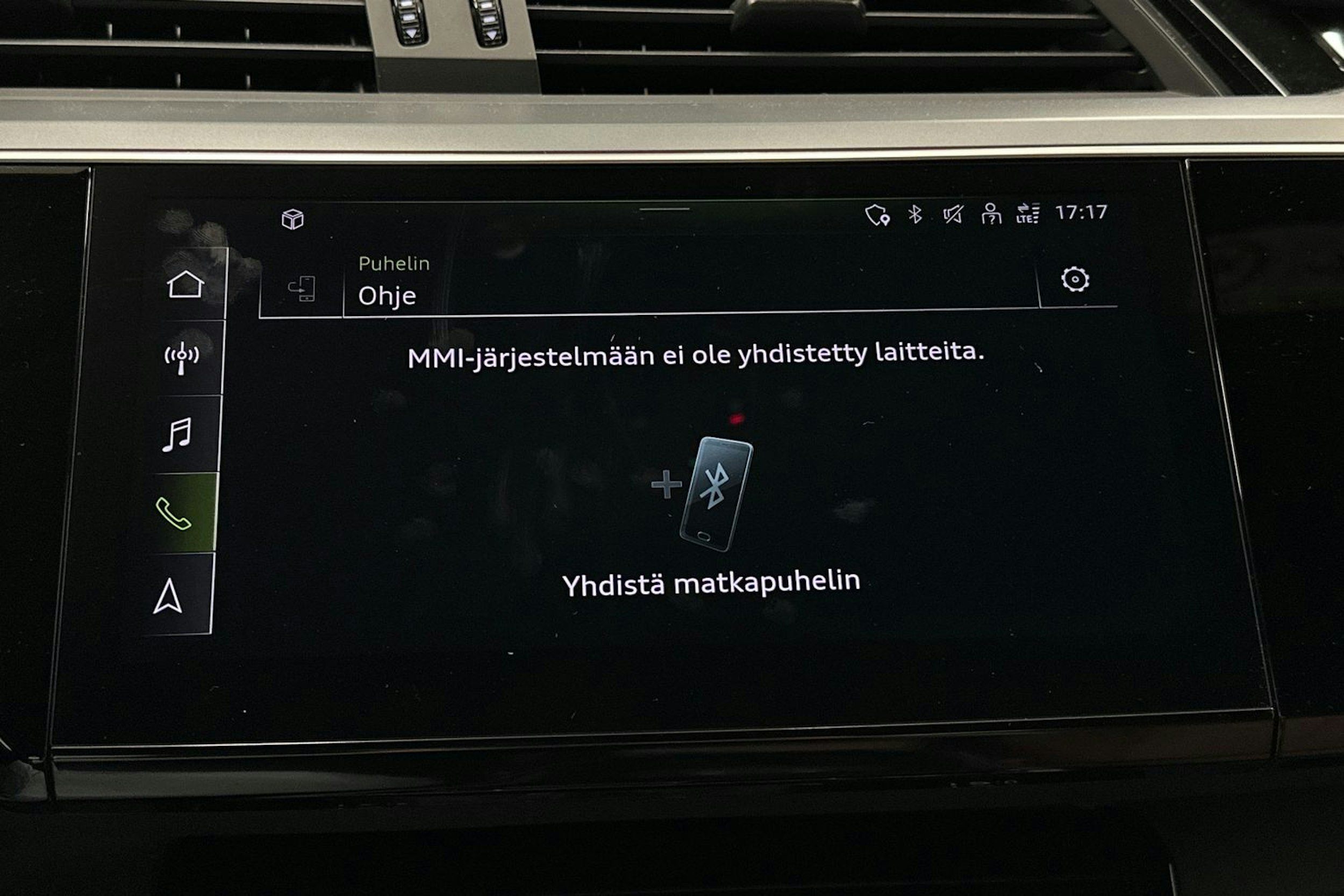 musta Audi e-tron 2022 kuva 26.