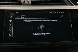 musta Audi e-tron 2022 kuva 26.