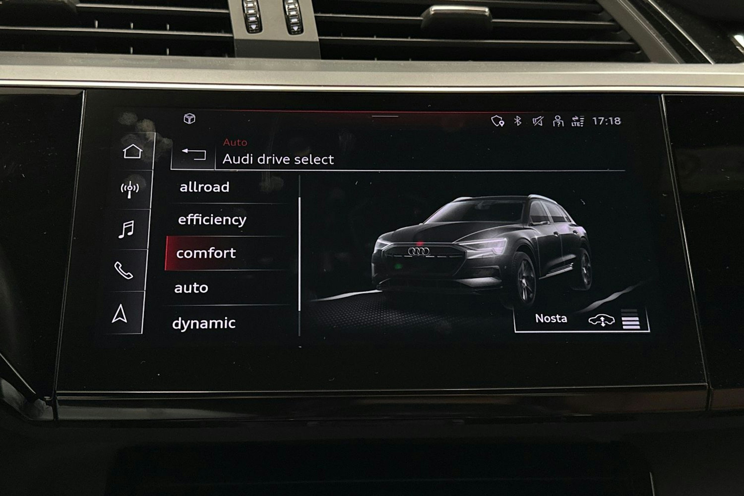 musta Audi e-tron 2022 kuva 27.