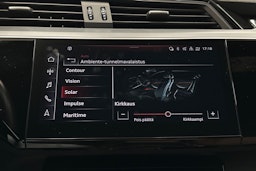 musta Audi e-tron 2022 kuva 29.