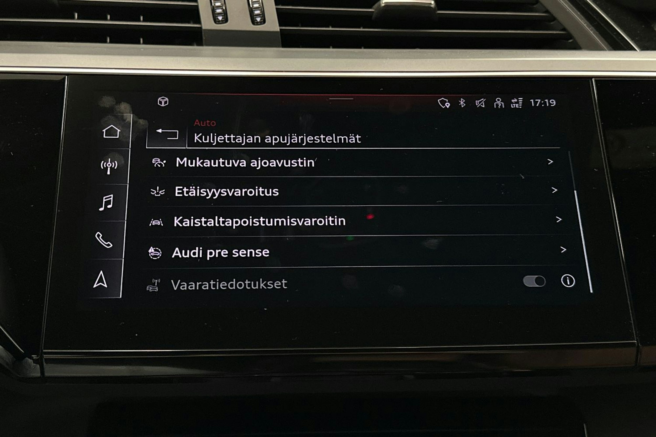musta Audi e-tron 2022 kuva 31.