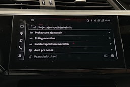 musta Audi e-tron 2022 kuva 31.