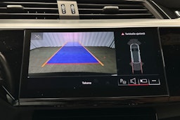musta Audi e-tron 2022 kuva 32.