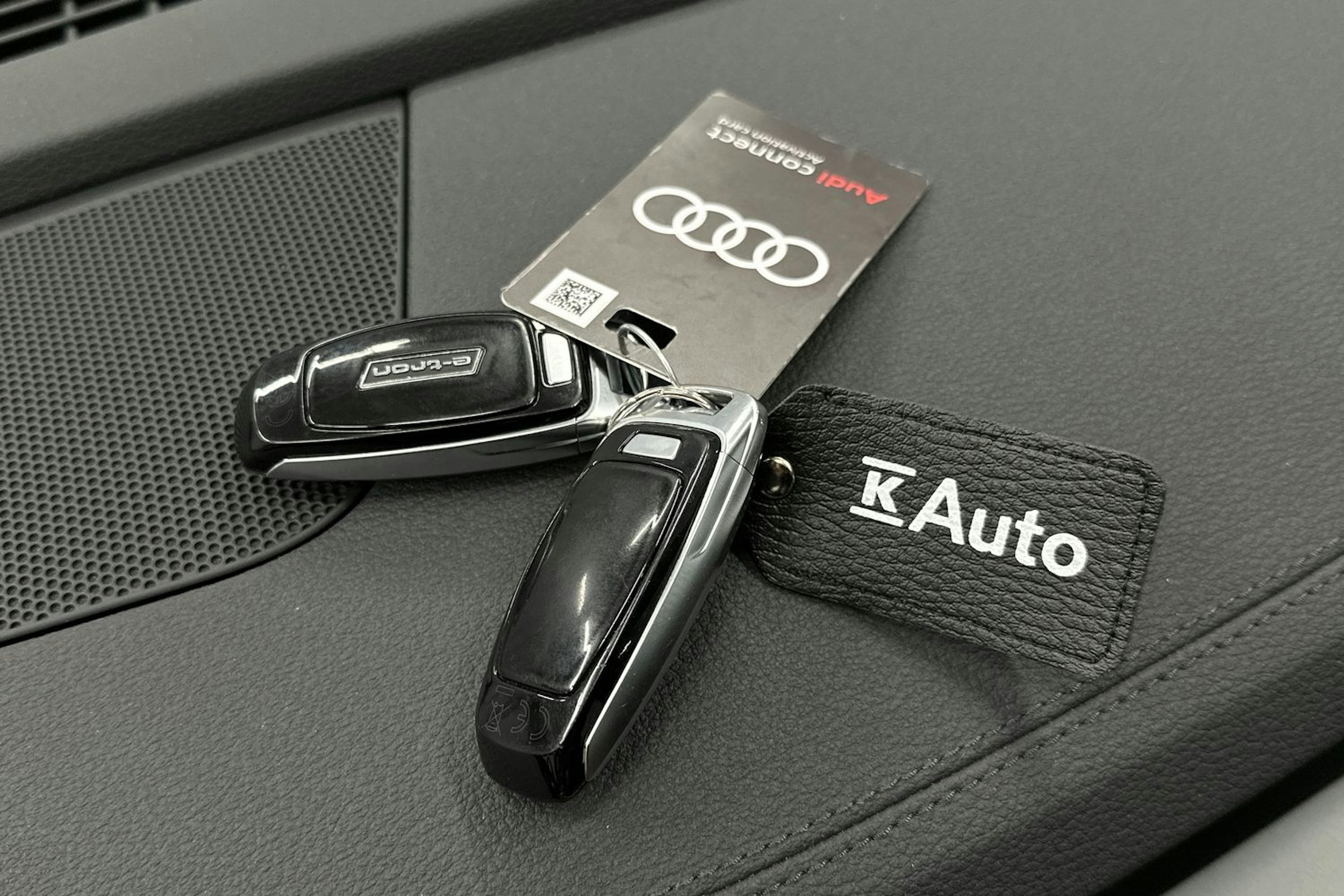 musta Audi e-tron 2022 kuva 34.