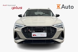 keltainen Audi e-tron 2022 kuva 5.