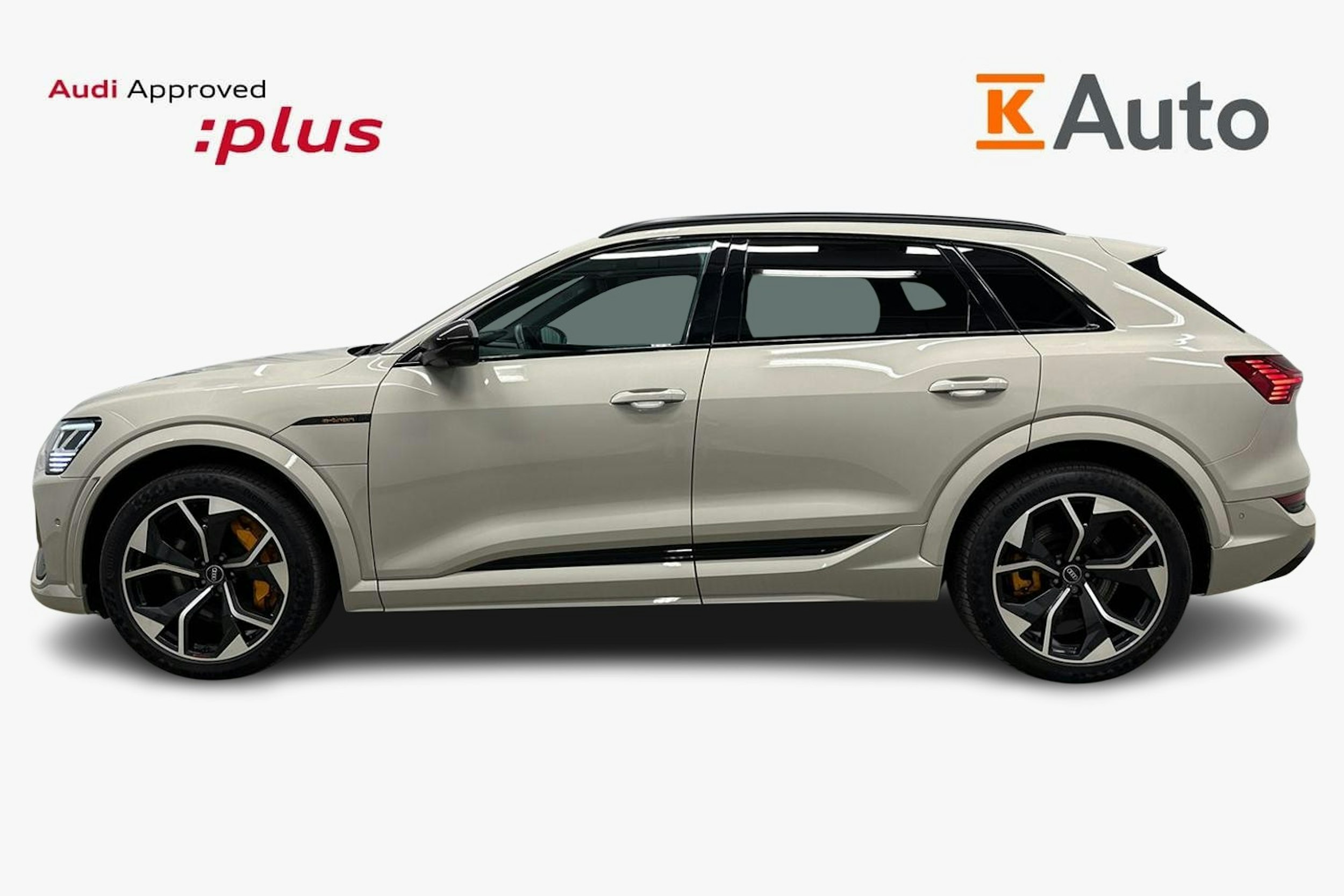 keltainen Audi e-tron 2022 kuva 6.