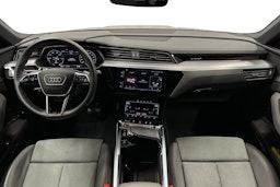 keltainen Audi e-tron 2022 kuva 9.