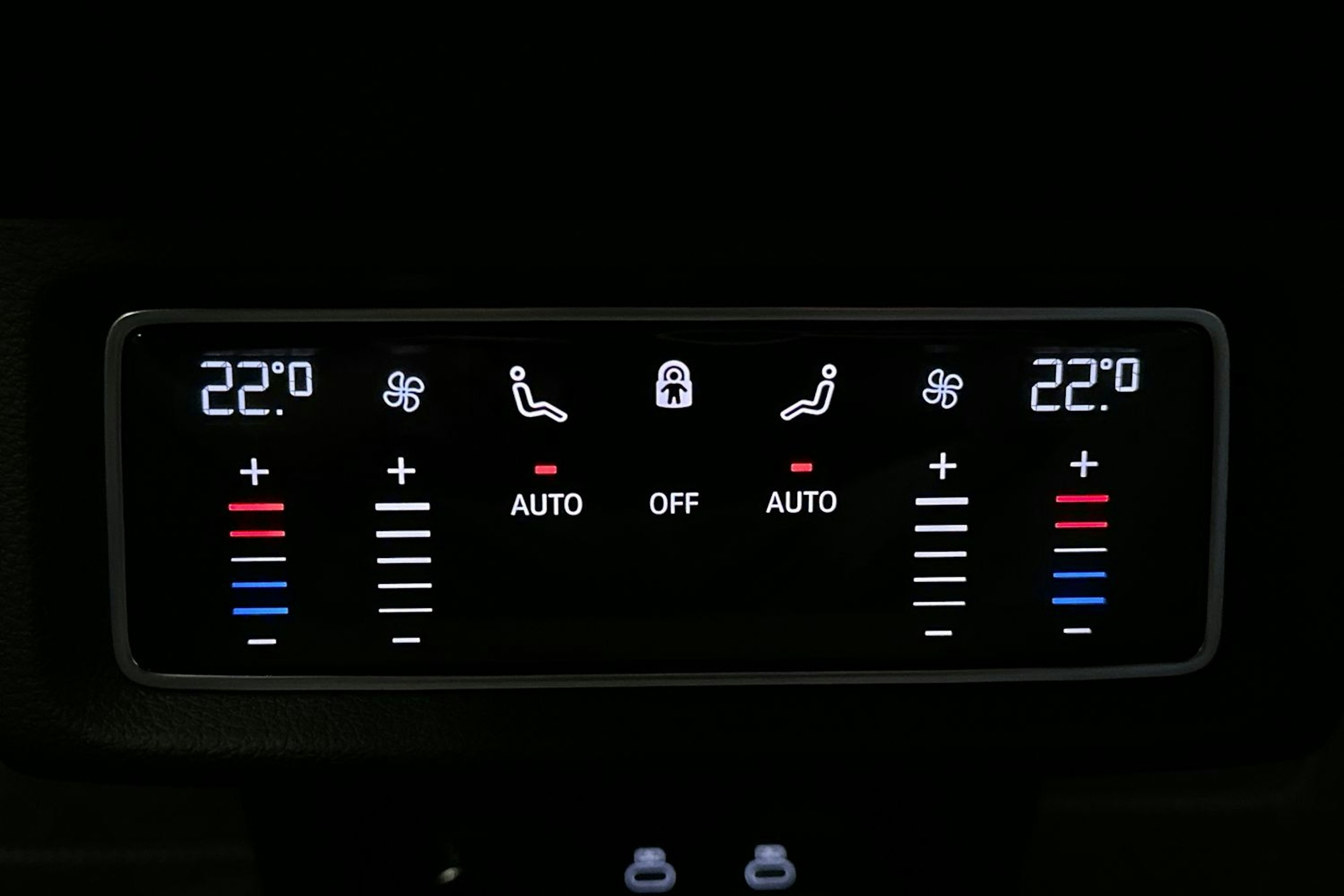 keltainen Audi e-tron 2022 kuva 15.