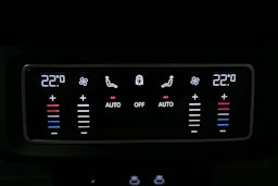 keltainen Audi e-tron 2022 kuva 15.