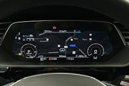 keltainen Audi e-tron 2022 kuva 21.