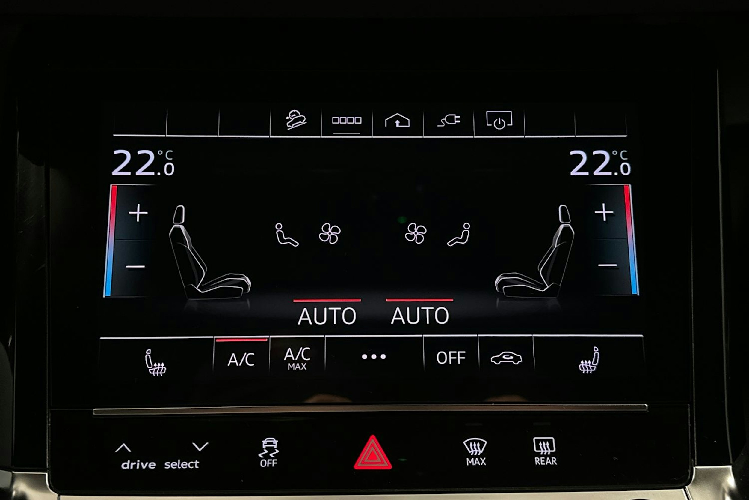 keltainen Audi e-tron 2022 kuva 25.