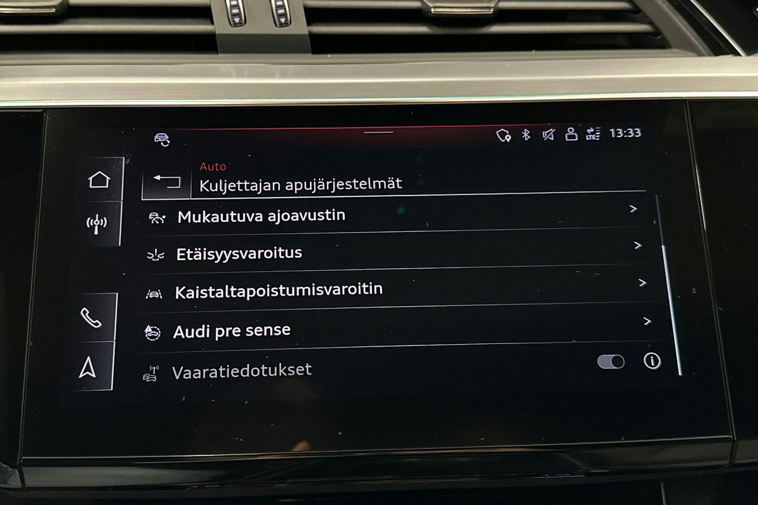 keltainen Audi e-tron 2022 kuva 31.