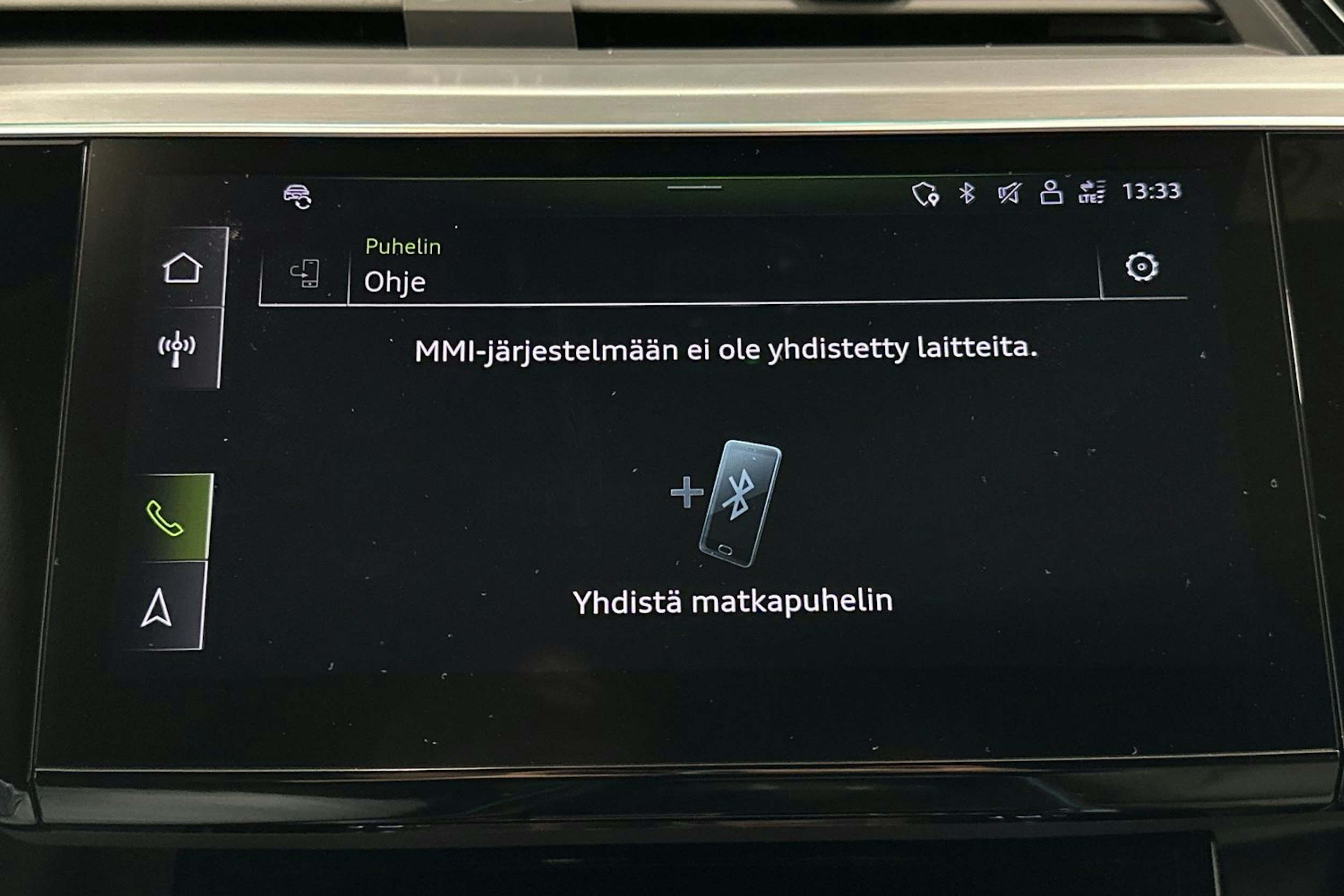 keltainen Audi e-tron 2022 kuva 32.