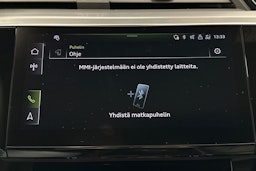 keltainen Audi e-tron 2022 kuva 32.